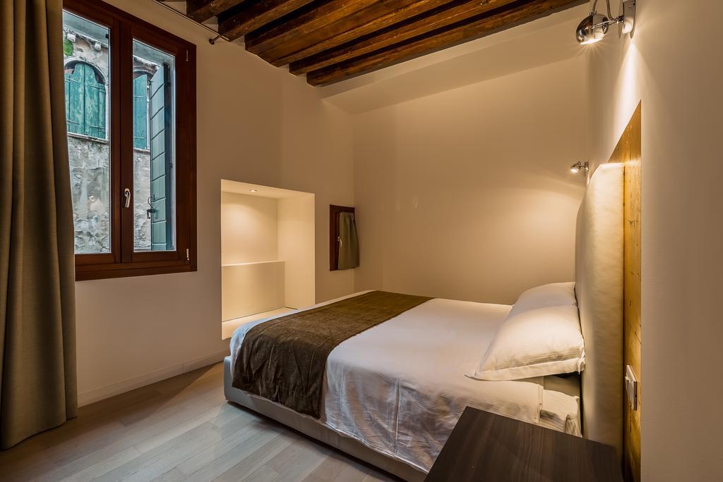 Charming Palace Corte Del Teatro Apartment *
